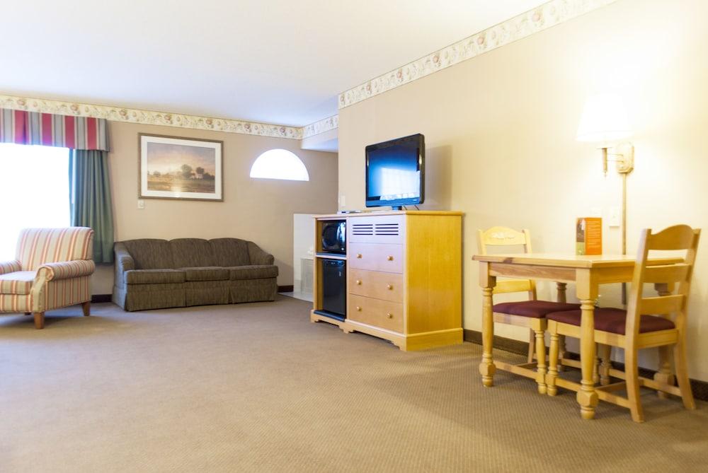 Country Inn & Suites by Radisson, Cedar Falls, IA photo 18