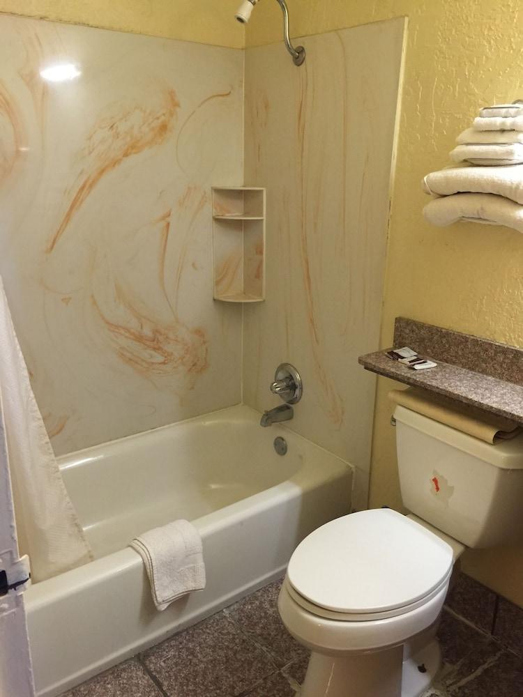 Encore Motel photo 28