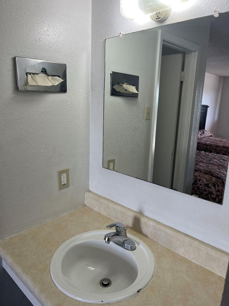 Glen Rose Inn and Suites photo 6