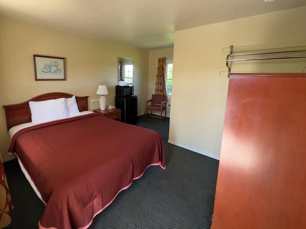 Relax Inn By OYO Natural Bridge I-81 photo 10