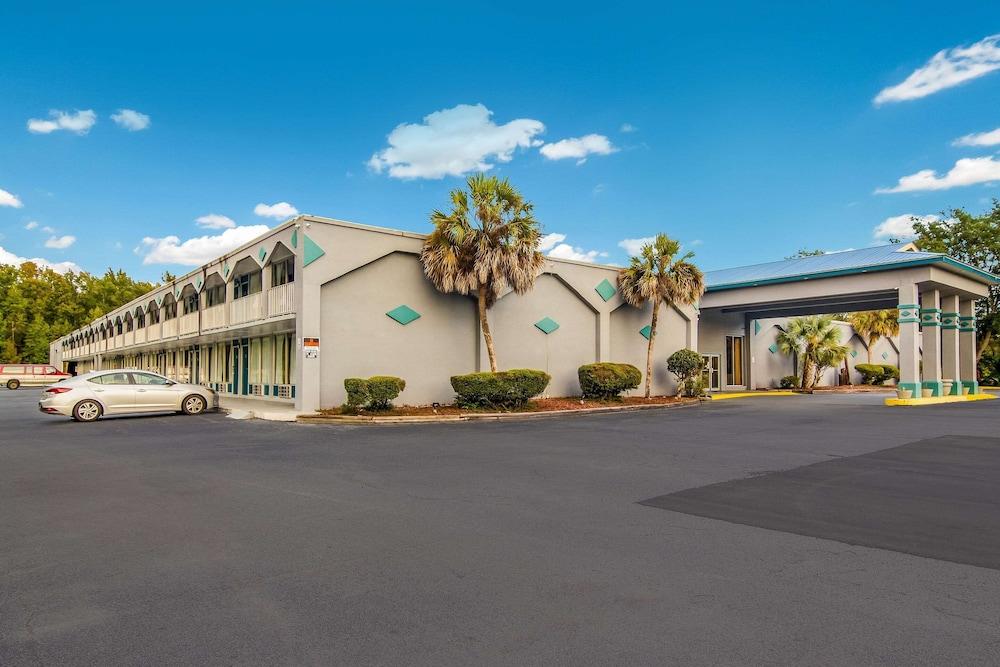 Econo Lodge photo 26