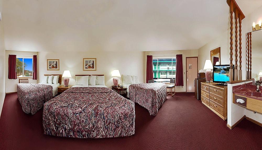 Shamrock Motel photo 13