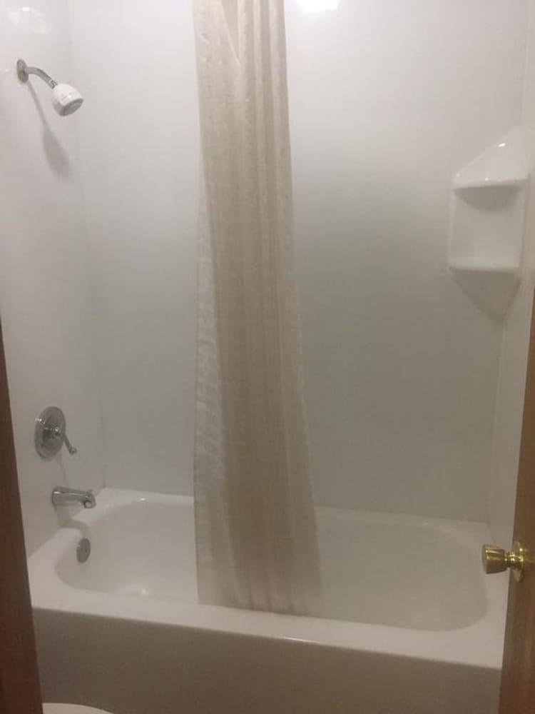 Americas Best Inn - Eureka photo 9