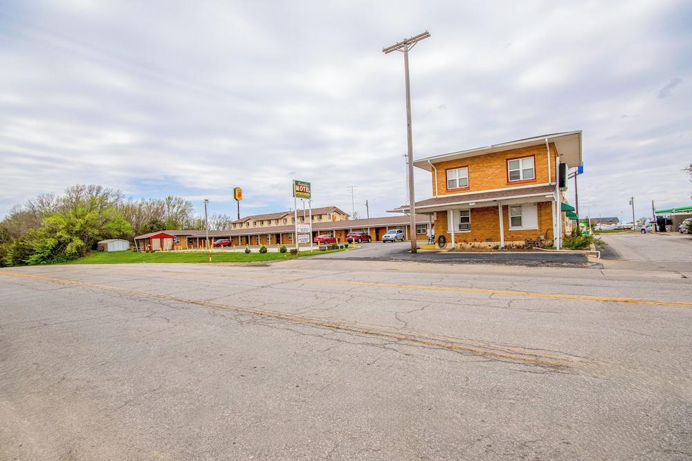 OYO Travelier Motel photo 1