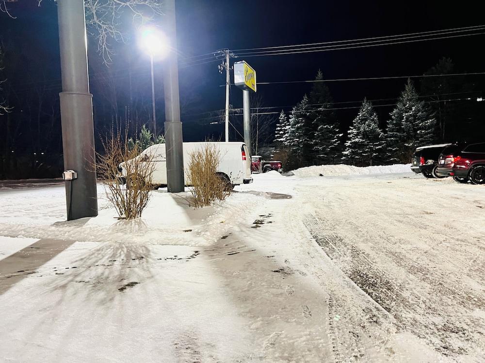 Super Inn by OYO Lansing MI photo 30