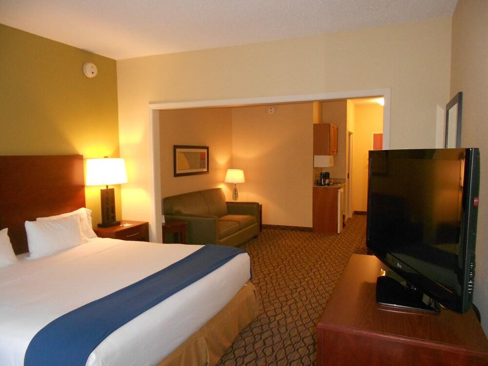 Holiday Inn Express & Suites Lancaster by IHG photo 17
