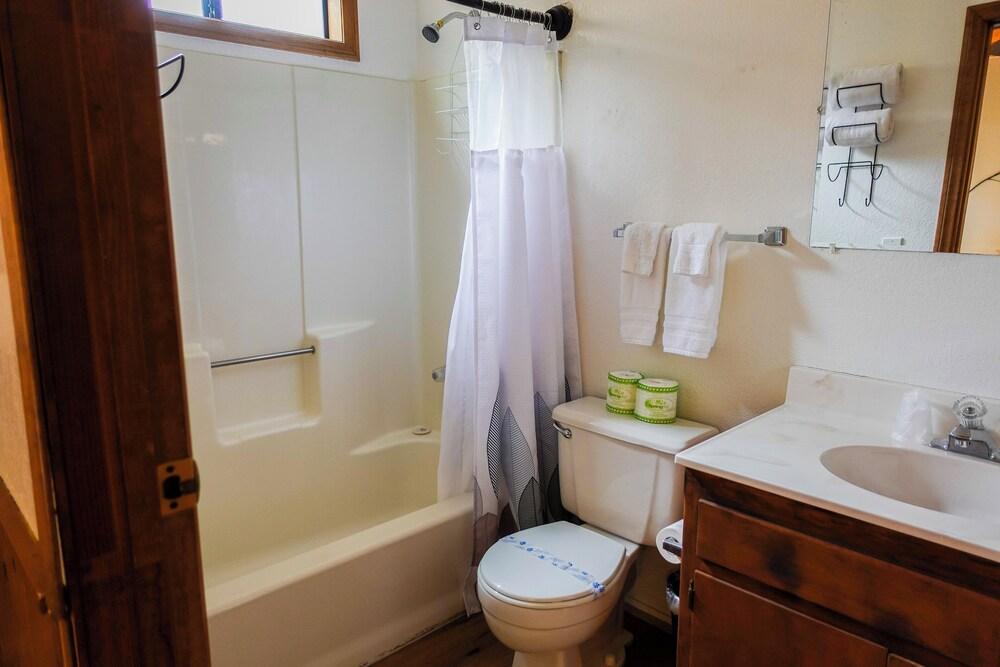 Sleepy Hollow Cabins and Hotel photo 63