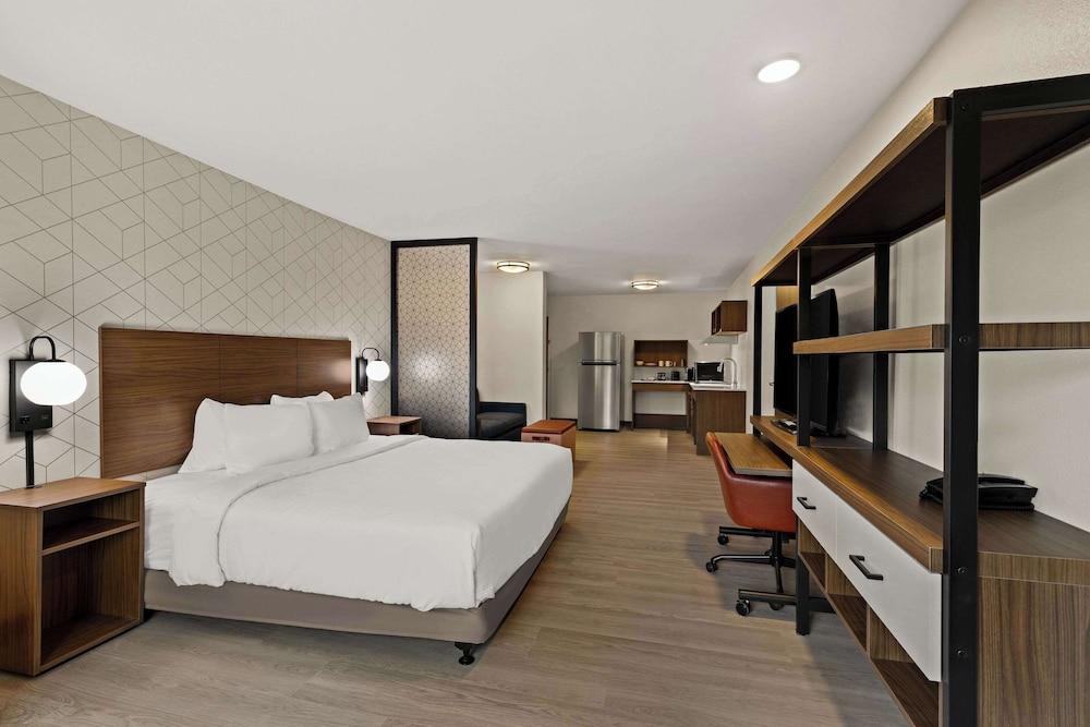 Everhome Suites Amarillo West - Medical Center photo 25