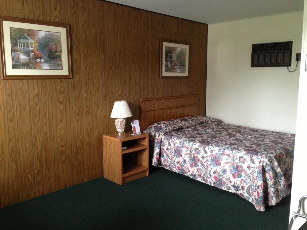 Capri Motel photo 24