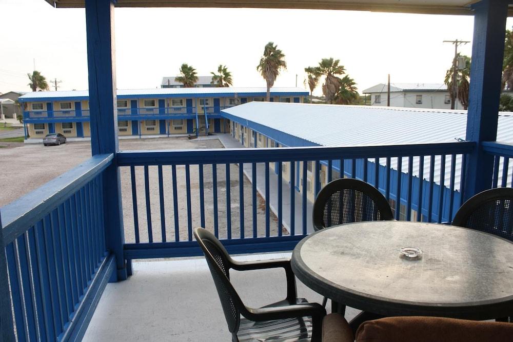 American Inn and Suites photo 54