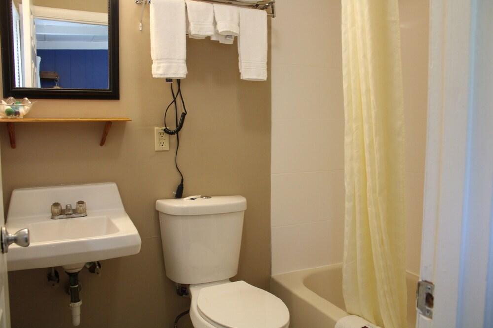 Claremont Motor Lodge photo 22