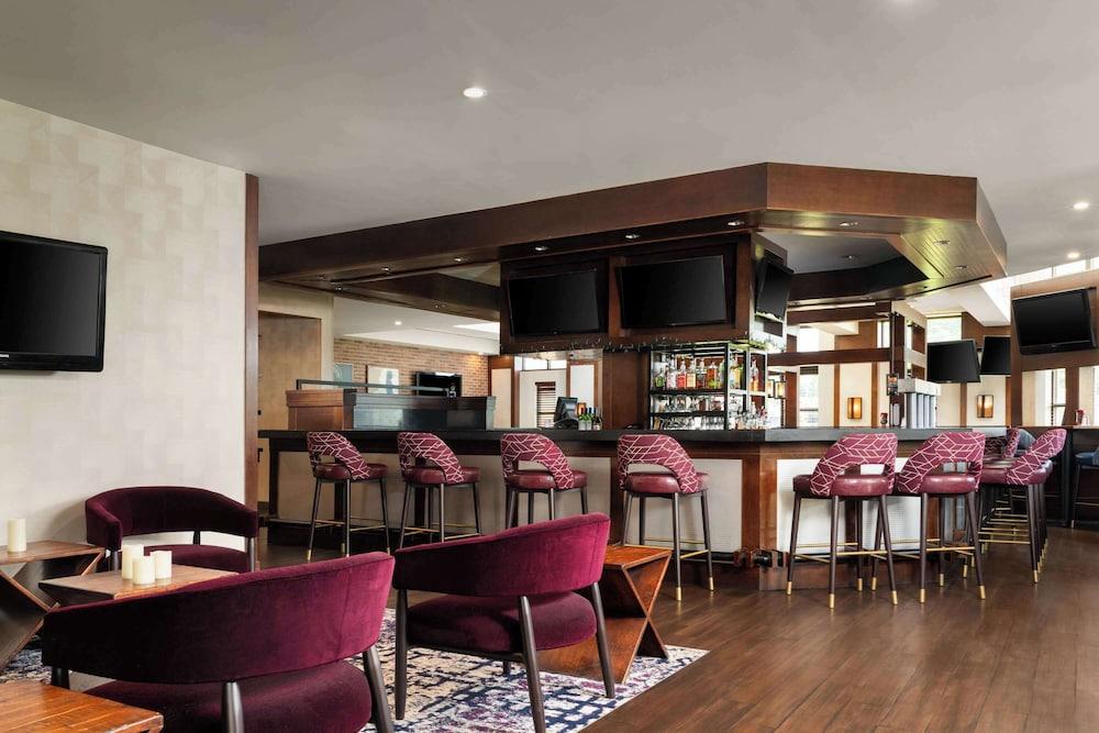 DoubleTree by Hilton Hartford - Bradley Airport photo 20