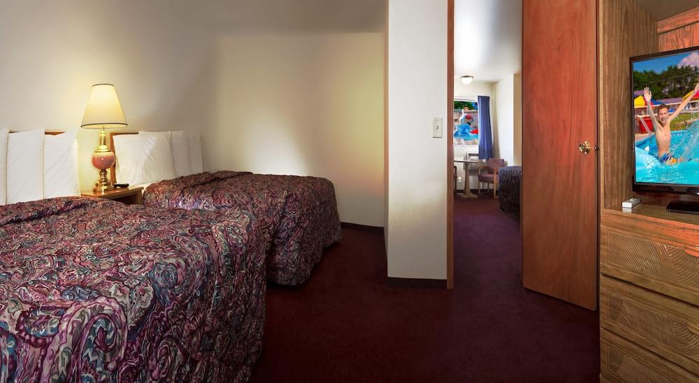 Shamrock Motel photo 29