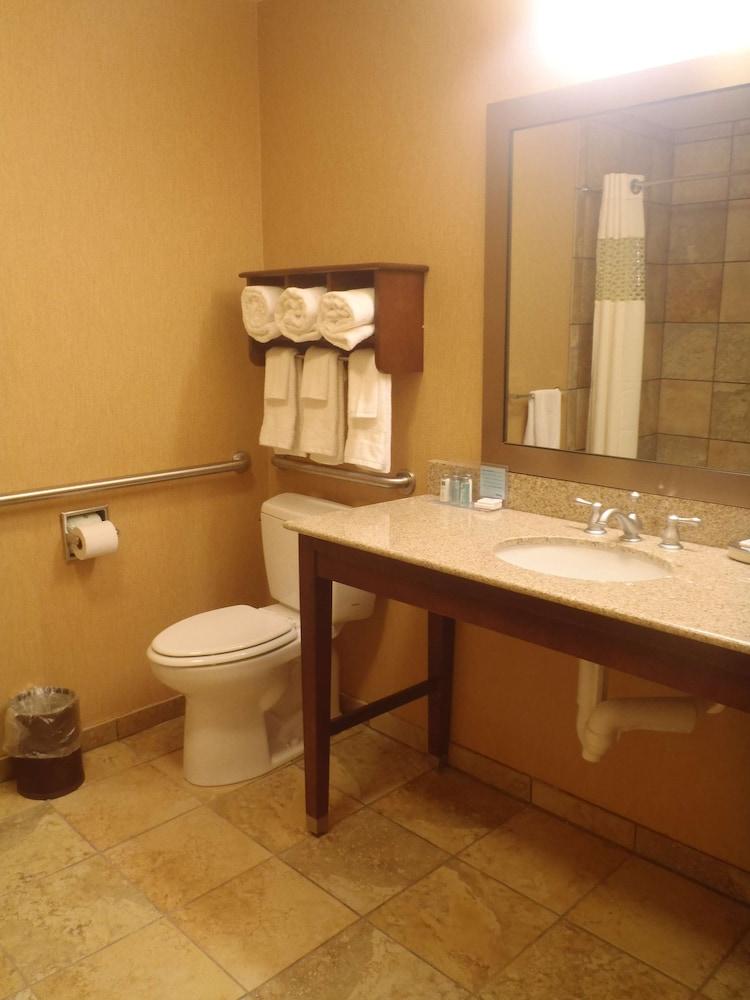 Hampton Inn & Suites Wiggins photo 29