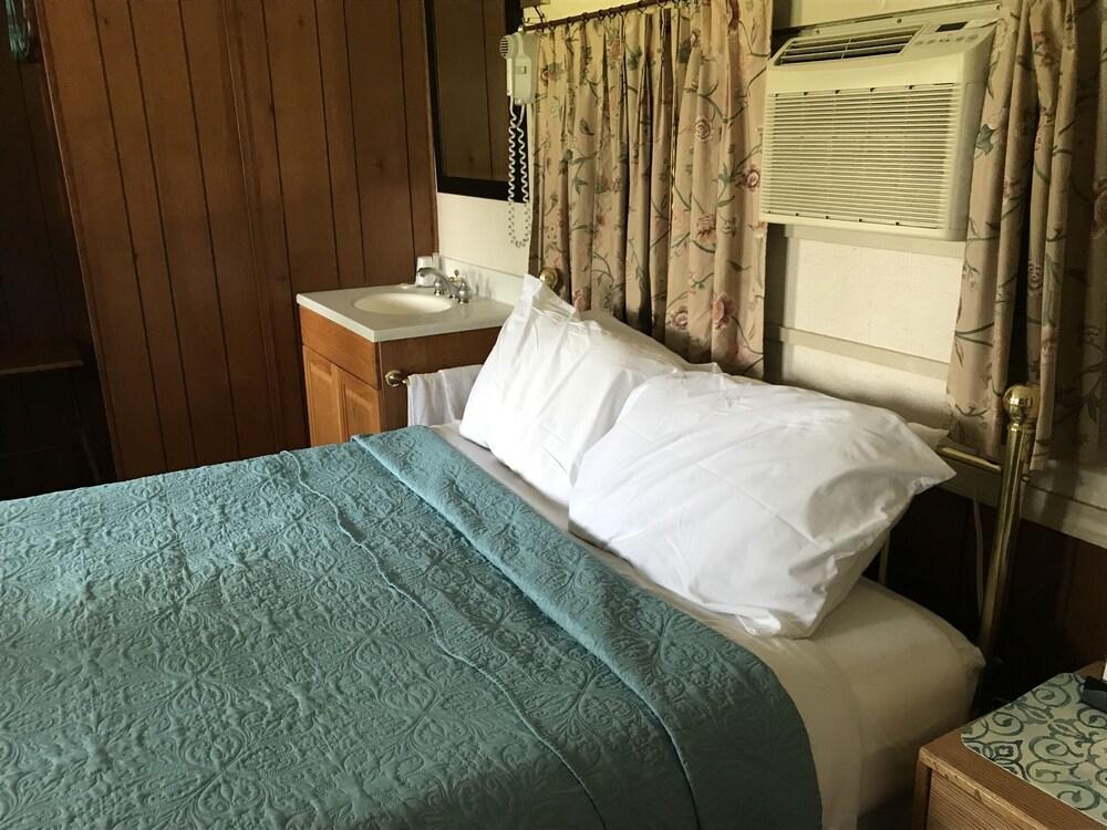 Chamber Lane Motel photo 53