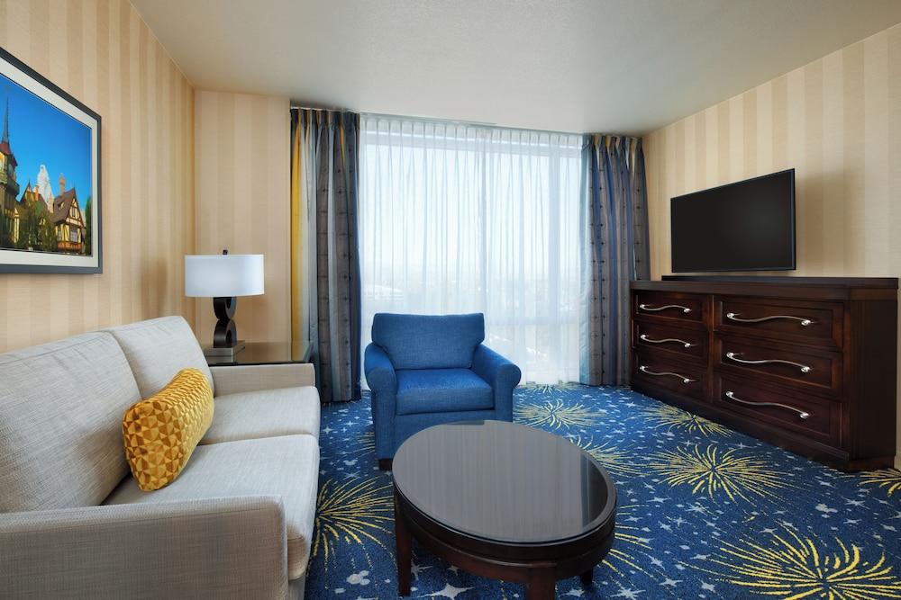 Disneyland Hotel photo 39