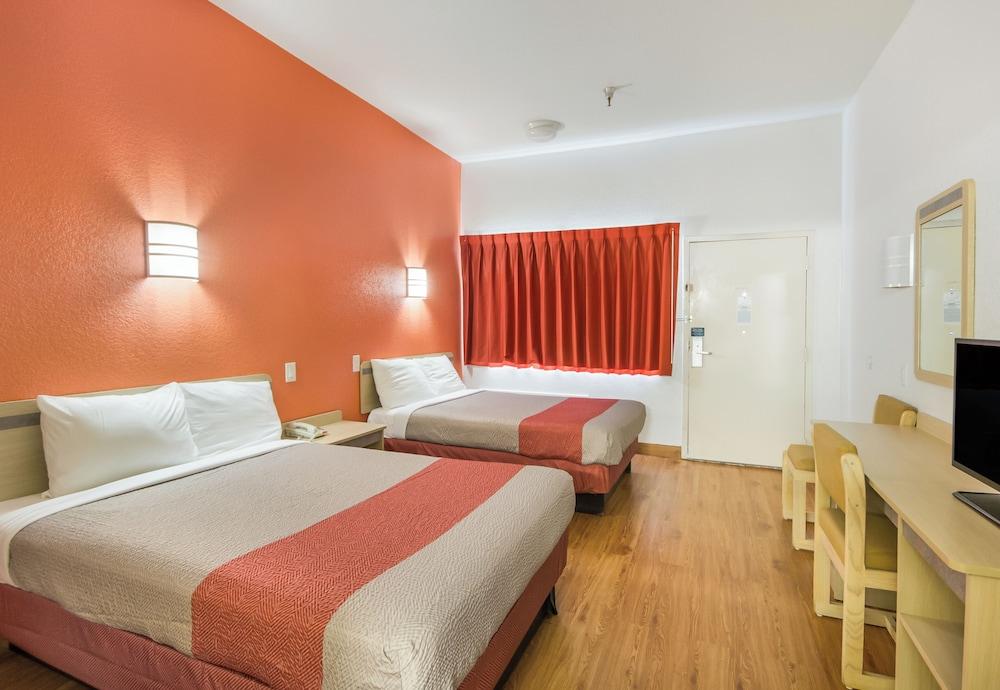 Americas Best Value Inn & Suites Humble photo 19