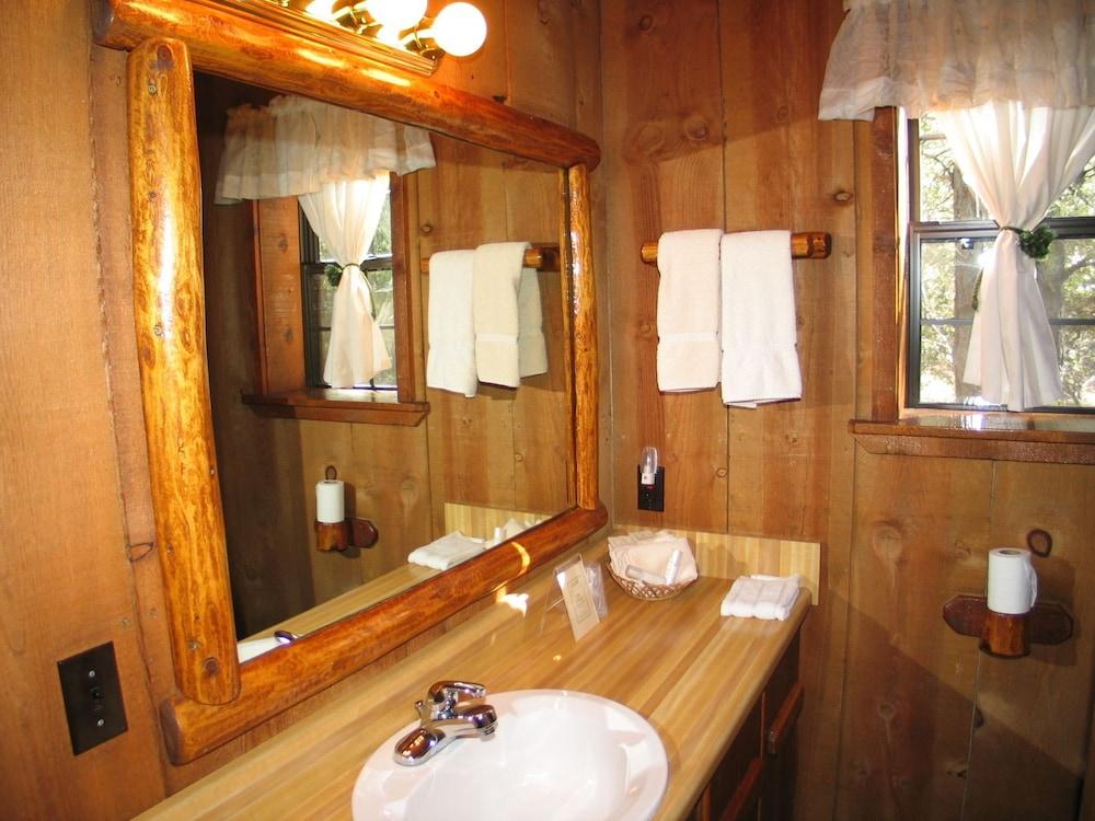 Bear Creek Motel And Cabins photo 47