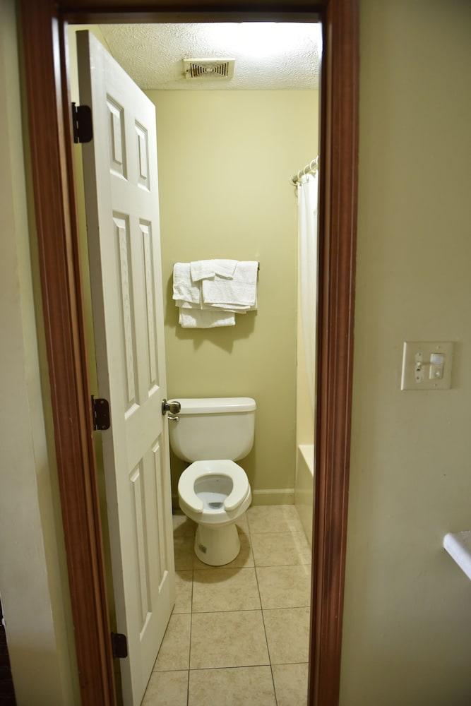 Key West Inn Hobart photo 15
