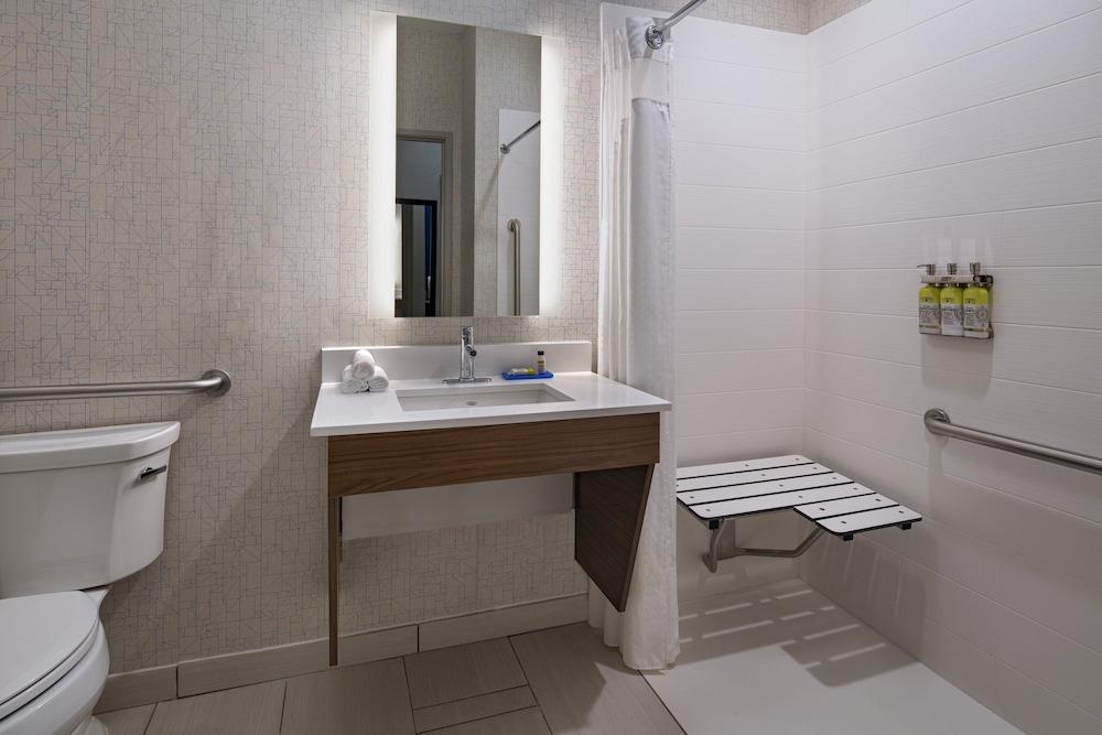 Holiday Inn Express Hotel & Suites Cedar Park by IHG photo 3