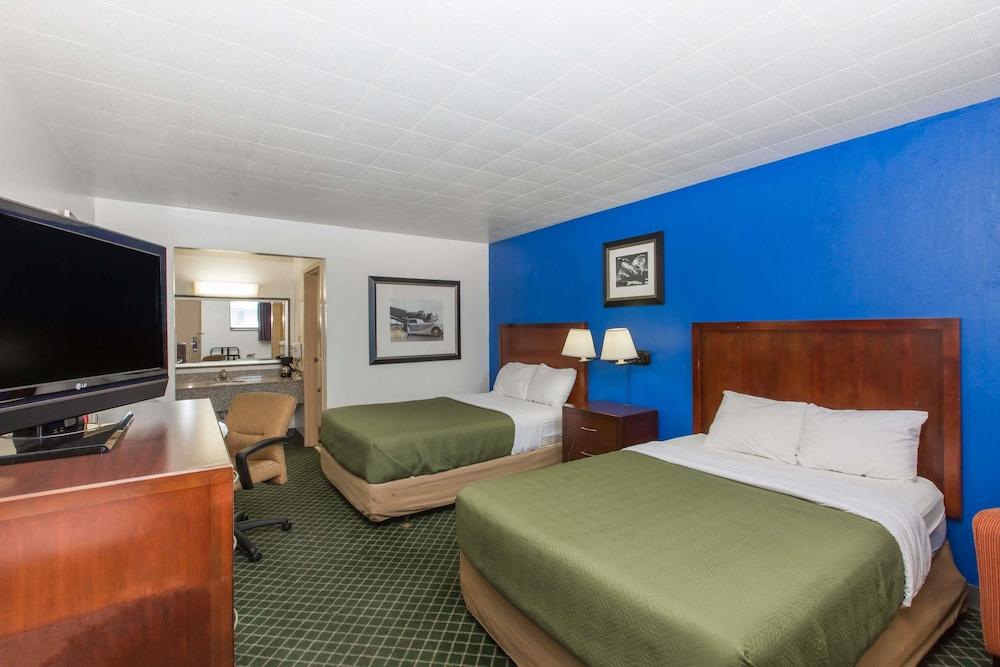 Travelodge by Wyndham Great Bend photo 7
