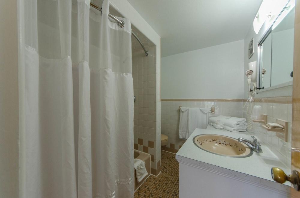 Attache Motel photo 22