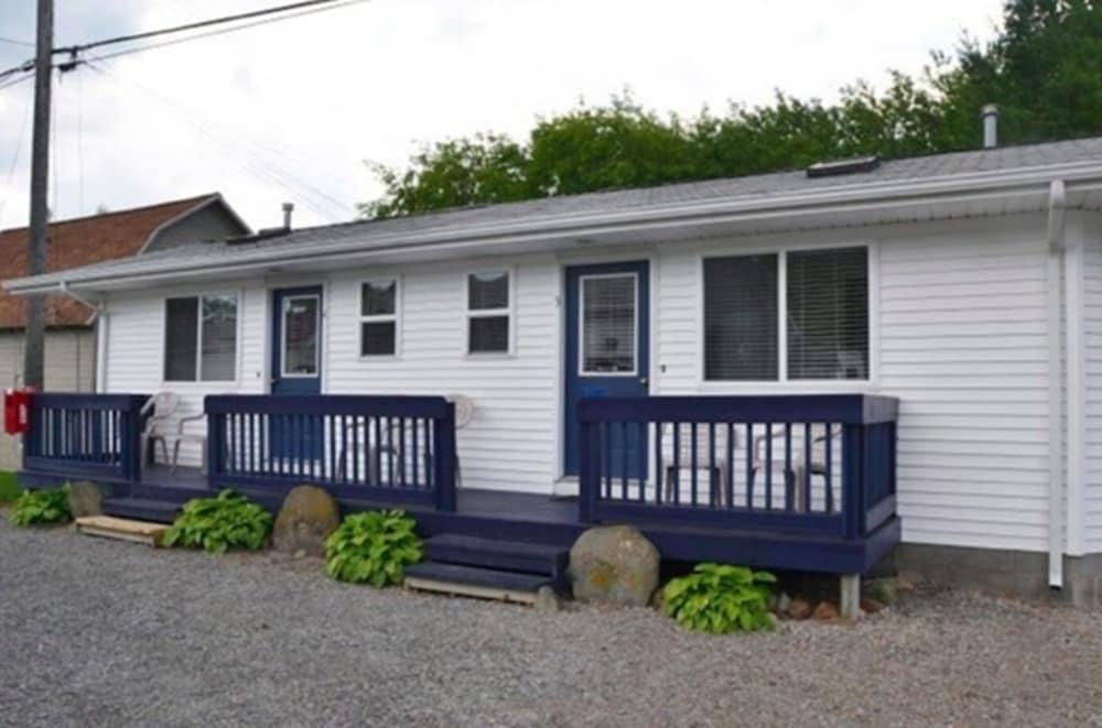 Blue Spruce Motel photo 2