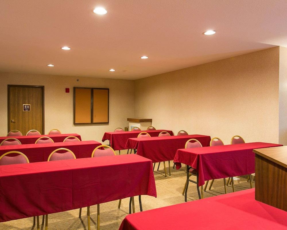 Comfort Inn Warrensburg Station photo 58