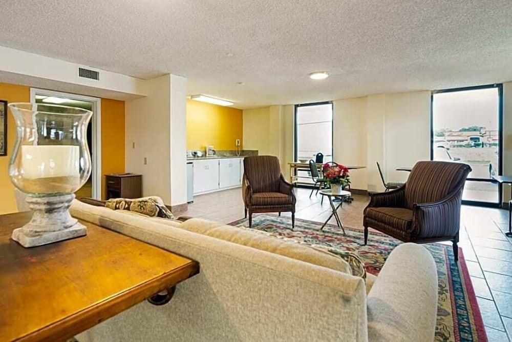 Days Inn by Wyndham Atmore photo 22