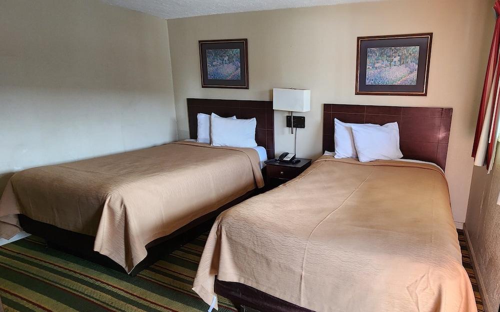 TRAVELER'S MOTEL photo 5