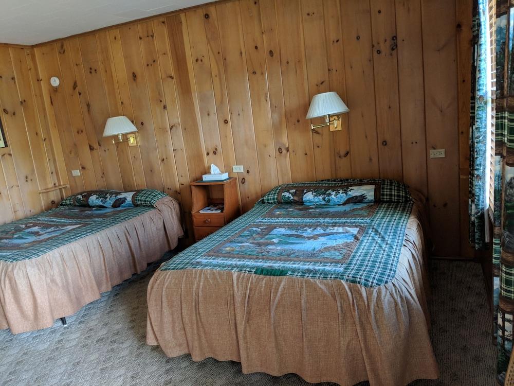Pine Tree Motel & Cabins photo 11