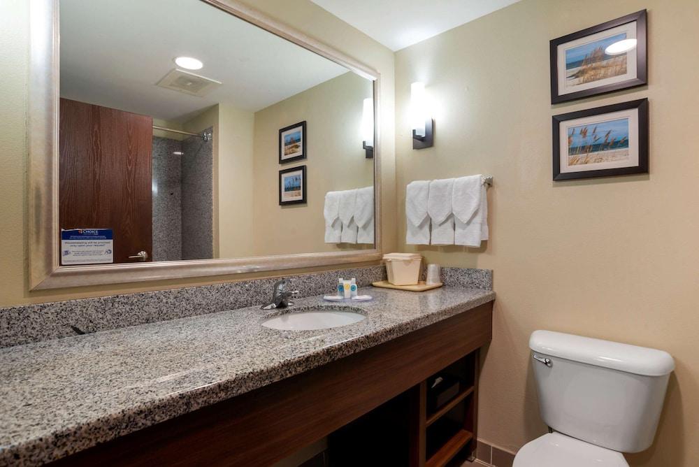 Comfort Suites Foley photo 13