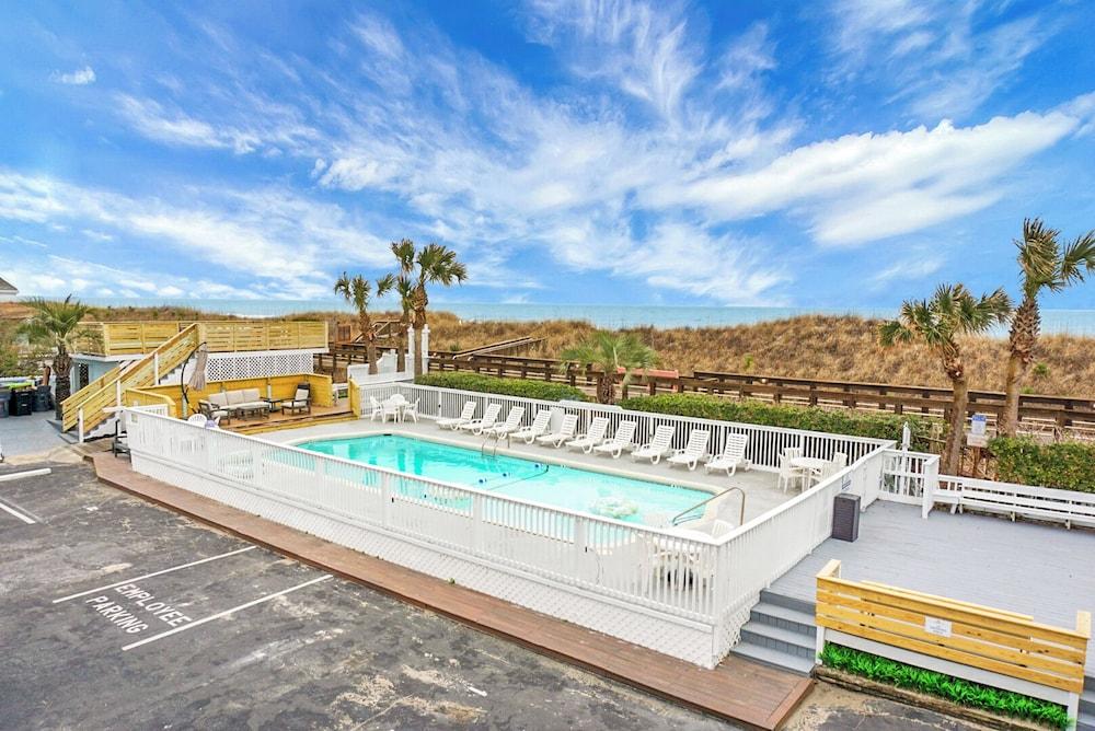 Boardwalk Inn photo 80