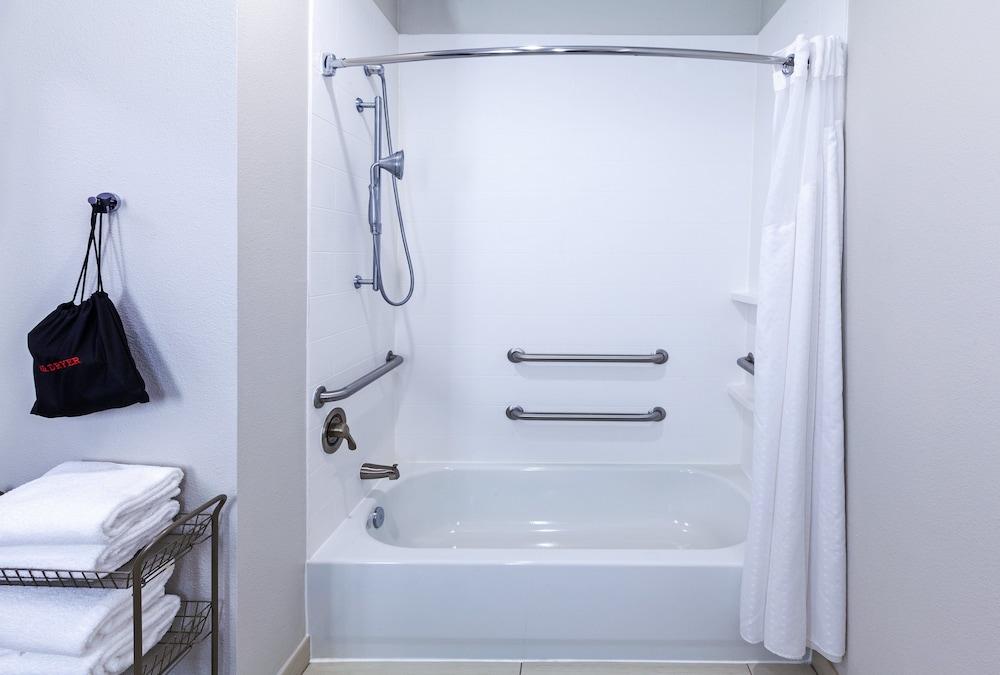 Holiday Inn Express Hotel & Suites PORT ARTHUR by IHG photo 14