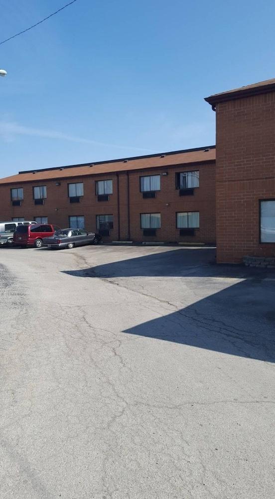 Fort Wayne Inn photo 1