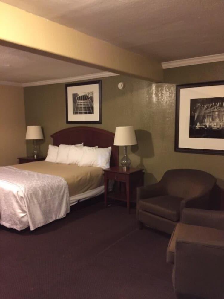 Ranch House Inn and Suites photo 45