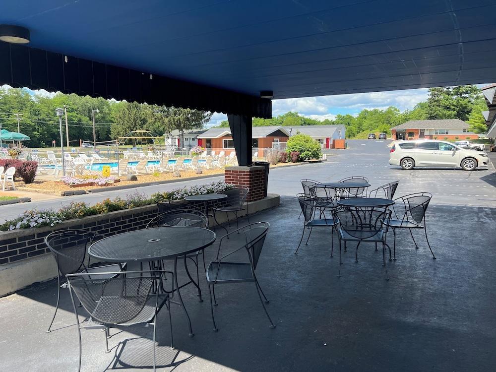 All Star Inn & Suites photo 82