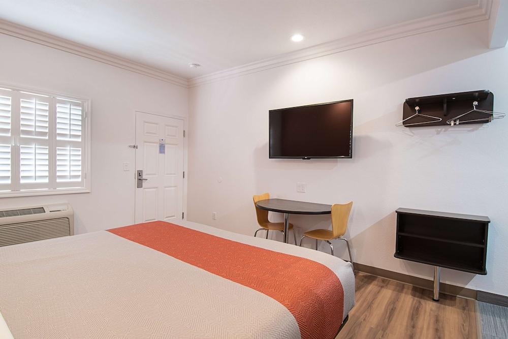 Motel 6 Lomita, CA photo 6