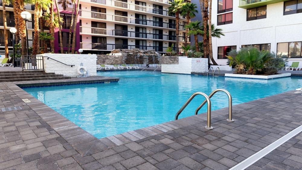 South Country Suites photo 7