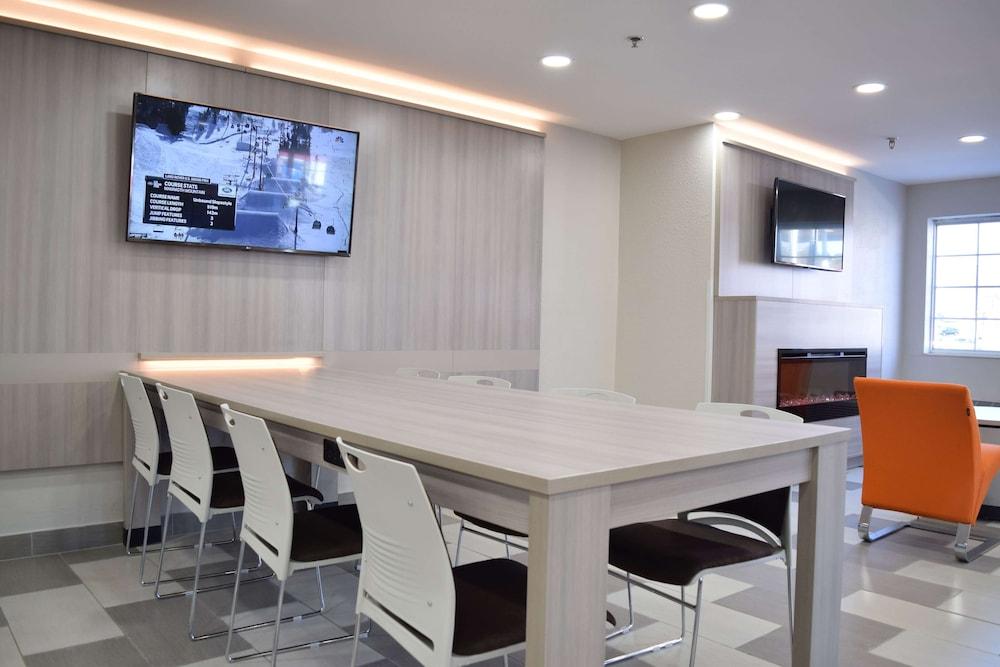Microtel Inn & Suites by Wyndham Raleigh photo 5