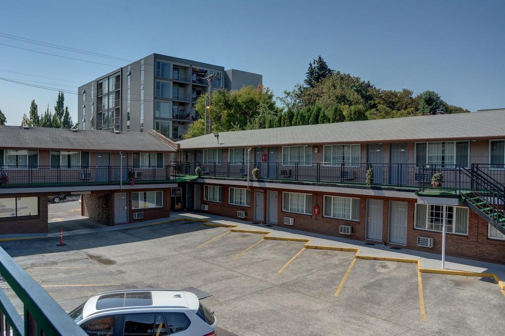 The Palms Motel photo 14