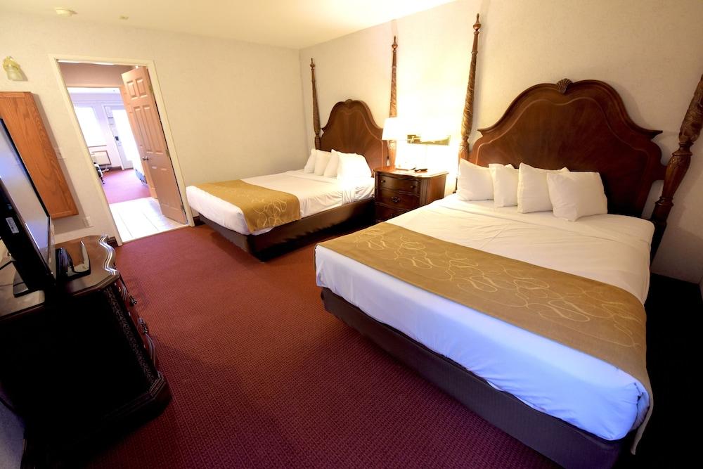 Crown Choice Inn & Suites Lakeview & Waterpark photo 30