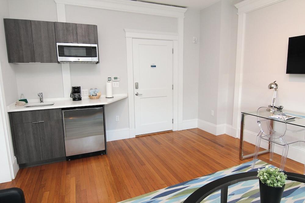 Maverick Suites at 89 Marion photo 61