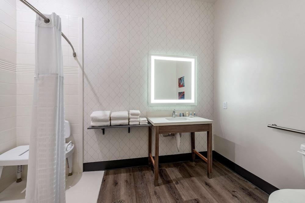 Comfort Suites Colorado Springs East -Medical Center Area photo 7