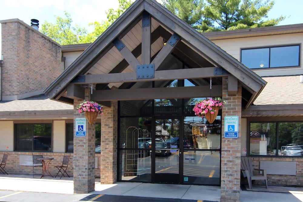 Blossom Hotel & Suites Traverse City photo 1