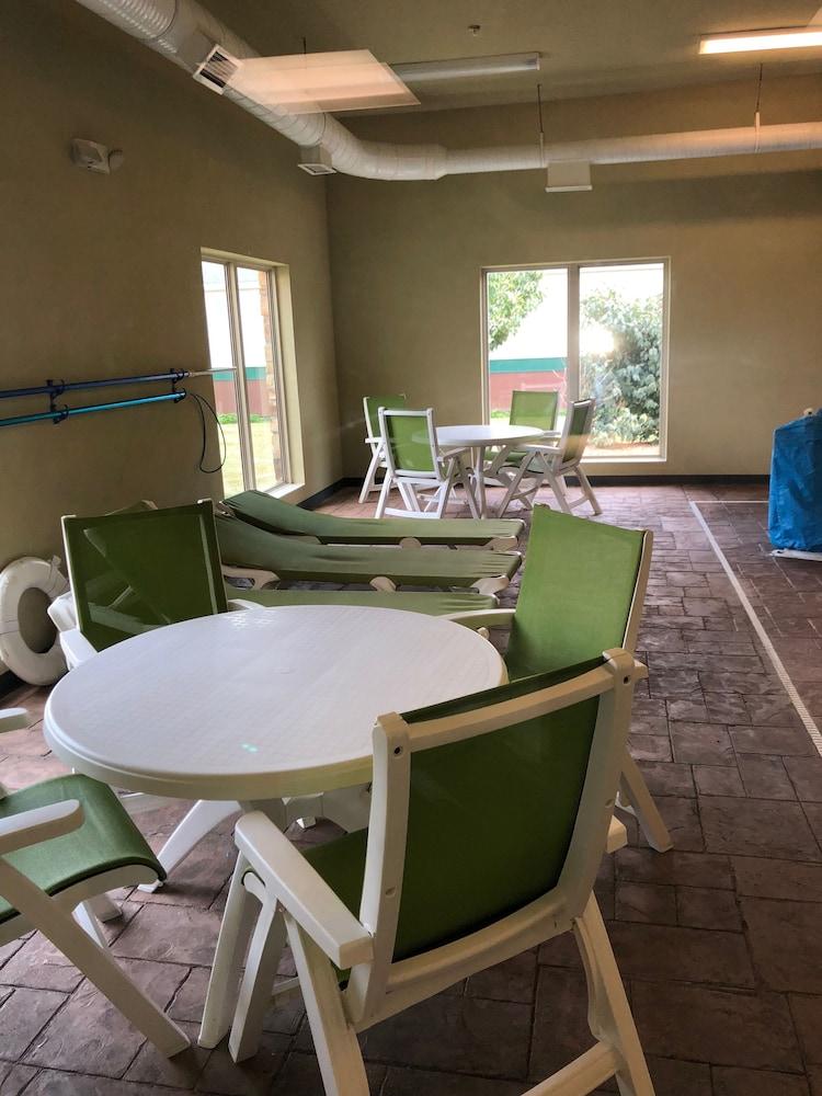 Country View Inn & Suites photo 38