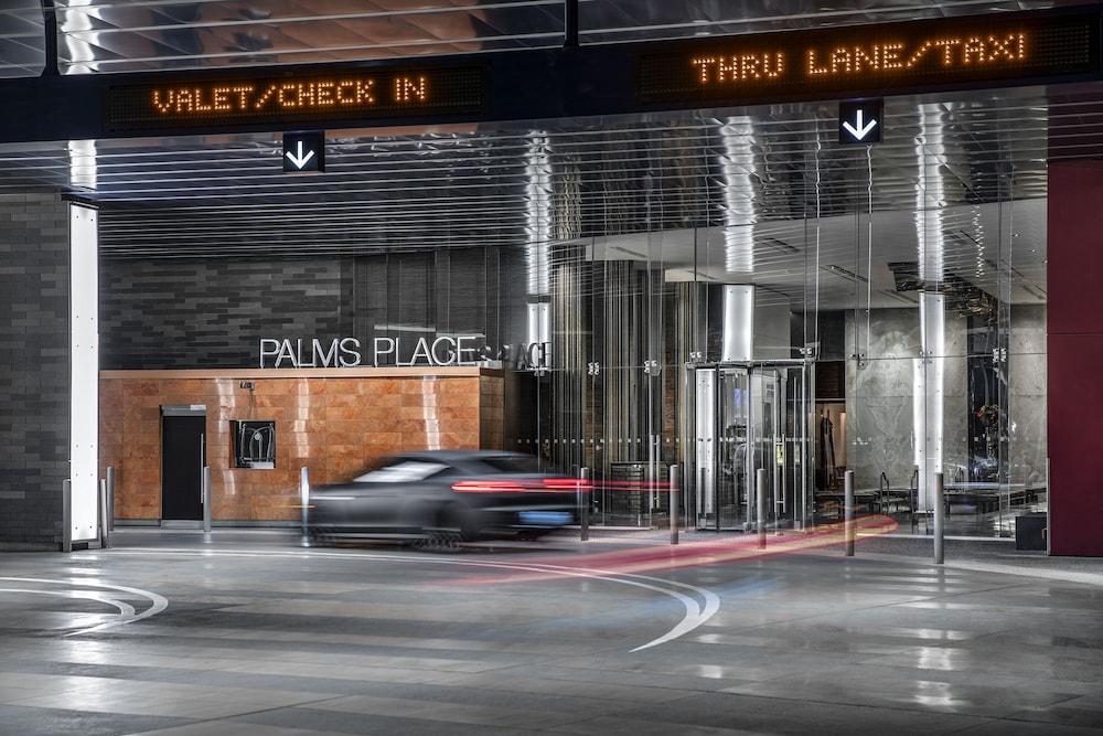 Palms Place photo 2