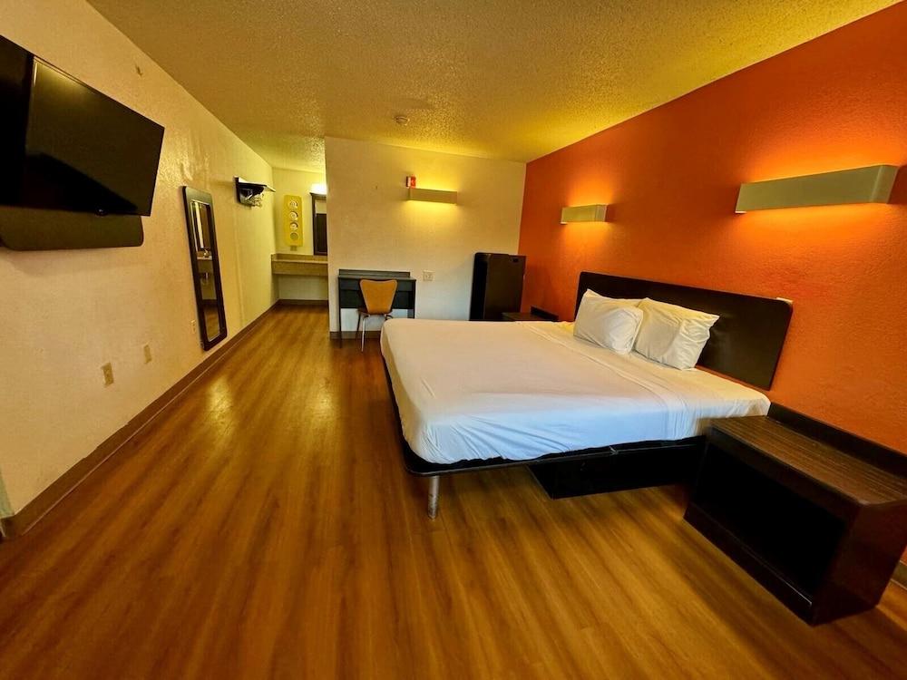 Super 8 by Wyndham Kannapolis photo 17