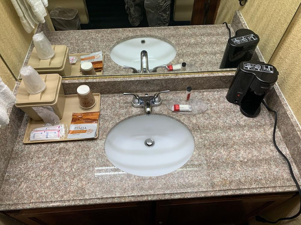 Coachman's Inn Motel photo 20