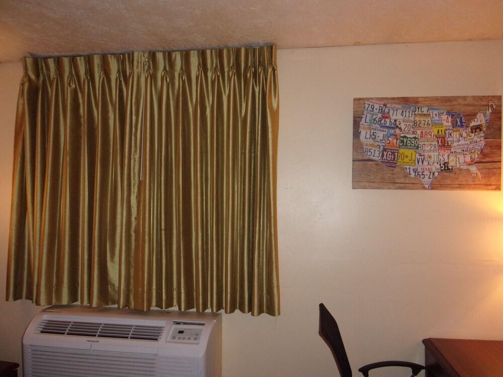 Econo Lodge Kent - Akron West photo 13